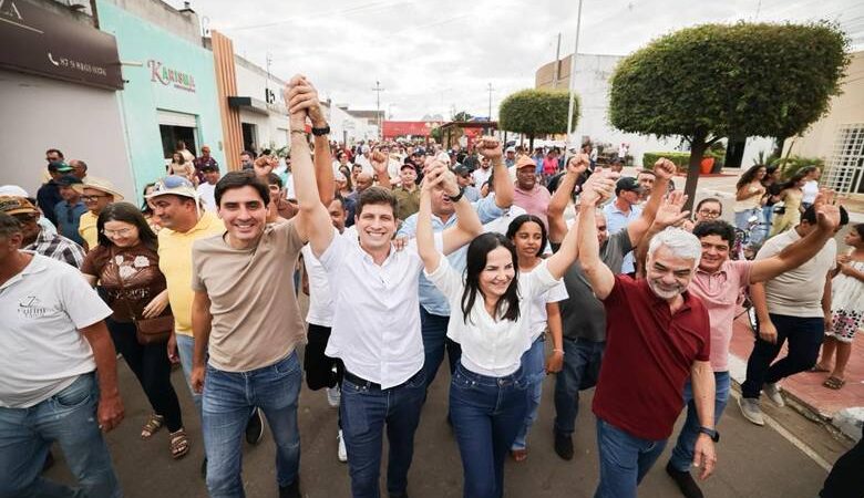 João Campos visita Dormentes na primeira agenda ao Sertão do SF como pré-candidato