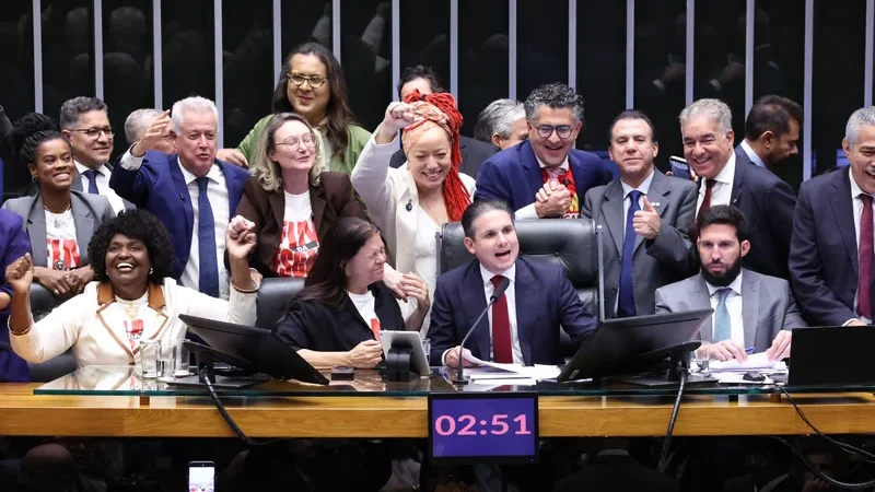 Fim da escala 6×1: Como votaram os deputados pernambucanos? Confira