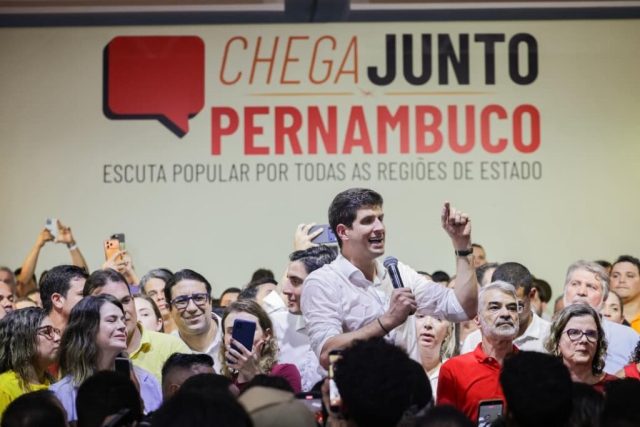 João Campos resgata aliados e muda formato de pré-campanha