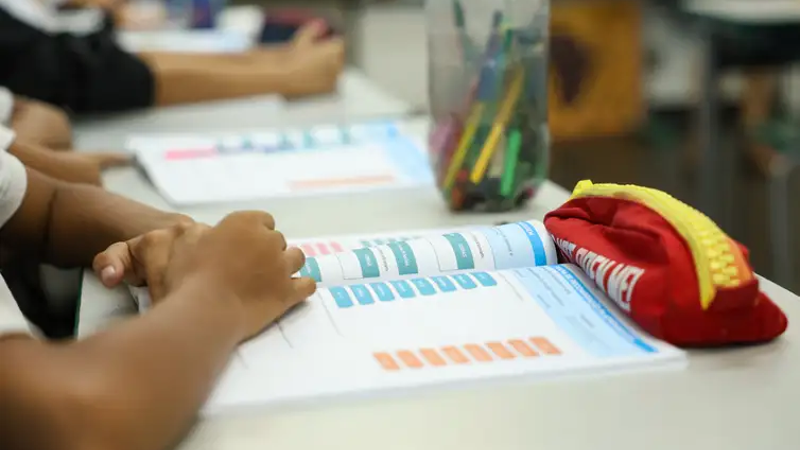 Congresso aprova ensino de política e cidadania na educação básica