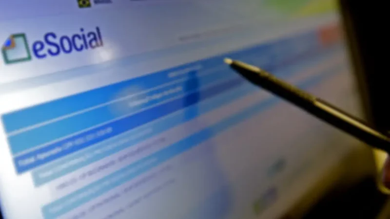 Abono salarial: prazo para enviar dados ao eSocial termina dia 20