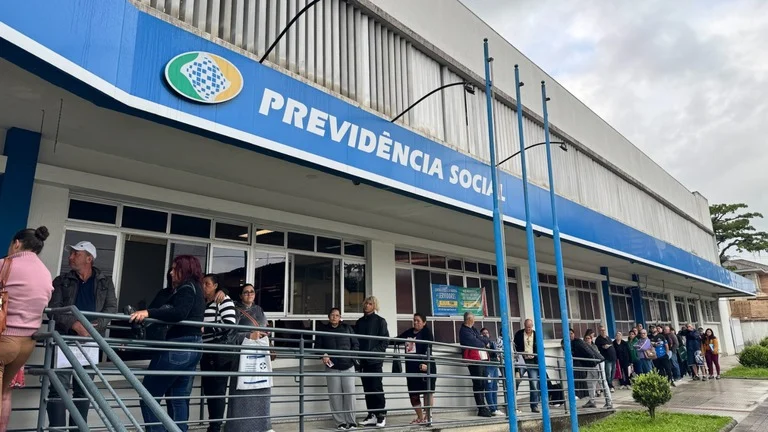 Governo reforça atendimento do INSS para reduzir filas e acelerar análise de benefícios para pessoas com deficiência
