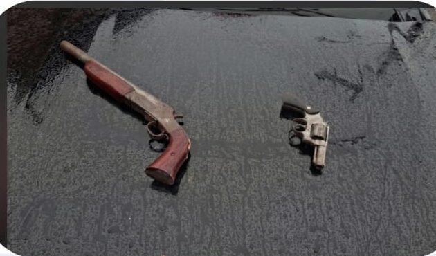 Homem é preso com submetralhadora e drogas