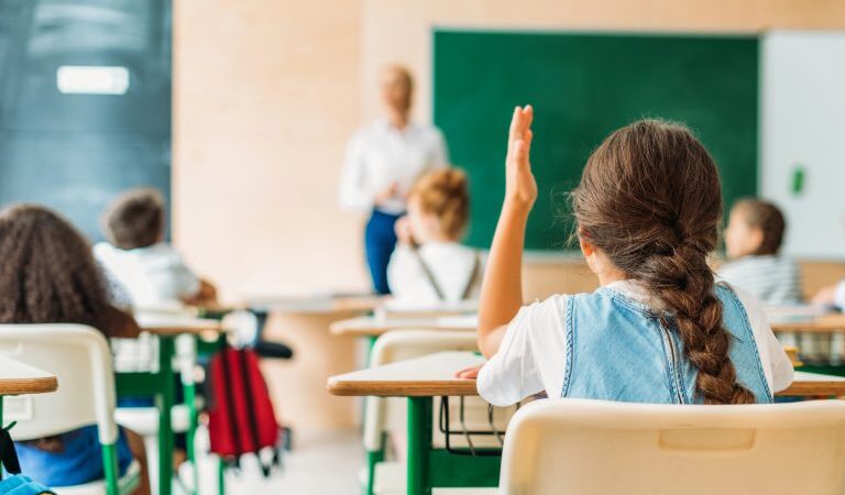 Professores da educação básica recebem novo piso salarial