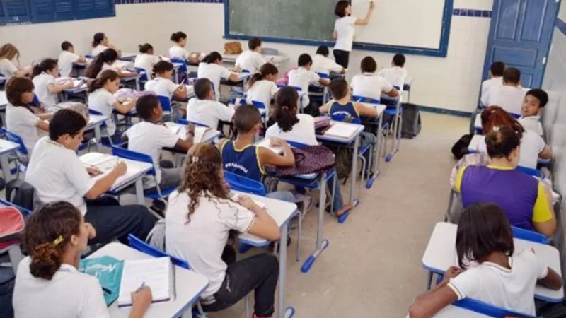 Brasil reduz número de jovens fora do trabalho e dos estudos