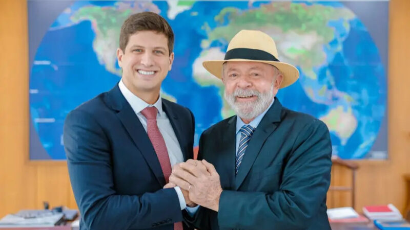 Lula bate martelo e declara apoio a João Campos para governo de Pernambuco