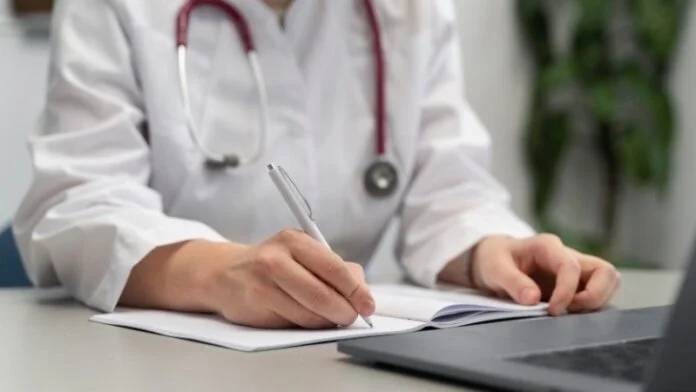 Senado aprova piso salarial de R$ R$ 13.662 para médicos e dentistas