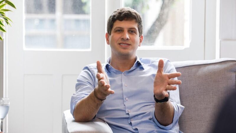 “Sou atacado de manhã, tarde e noite por uma verdadeira milícia digital”, afirmou João Campos