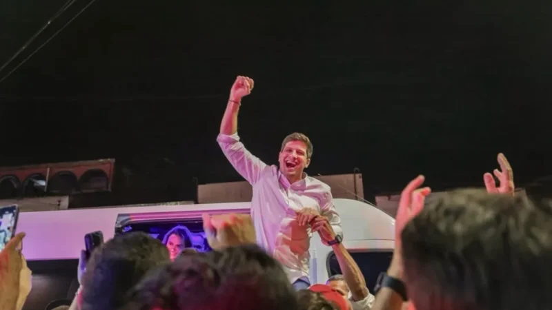 João Campos é aclamado por multidão em plenária do Chega Junto Pernambuco no Ibura