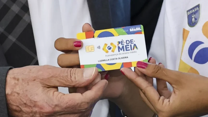 Com Pé-de-Meia, abandono escolar no Ensino Médio tem menor média desde 2007