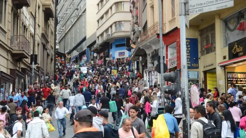 Governo define novas regras para trabalho em feriados no comércio