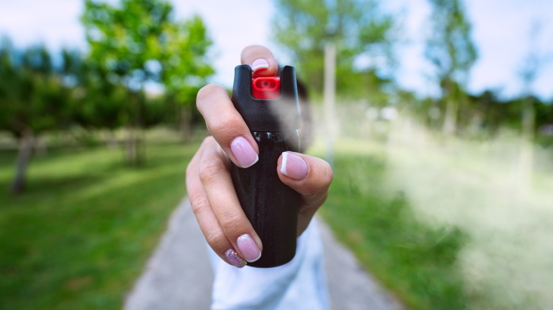 Lei sancionada libera spray de pimenta a mulheres maiores de 18 anos
