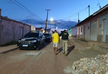 Polícia realiza operação em Salgueiro, Mirandiba e outras duas cidades contra organização criminosa voltada à prática de tráfico e comércio de armas