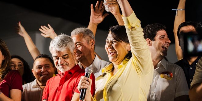 Eliane Soares é ovacionada em evento com João Campos em Petrolina