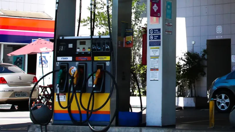 Subsídio de R$ 0,44 por litro de gasolina é estendido por mais 30 dias