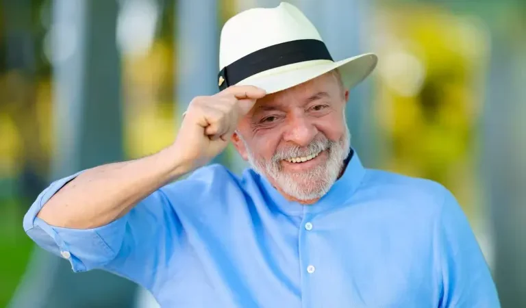Lula tem 40% no 1º turno e vence Flávio Bolsonaro por 47% a 44% no 2º, aponta BTG/Nexus