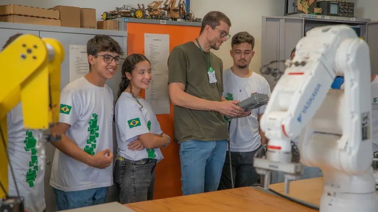 MEC autoriza 937 novos cargos para professores em institutos federais