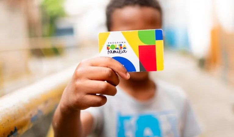 Bolsa Família: pagamentos de agosto continuam nesta segunda-feira; veja quem recebe