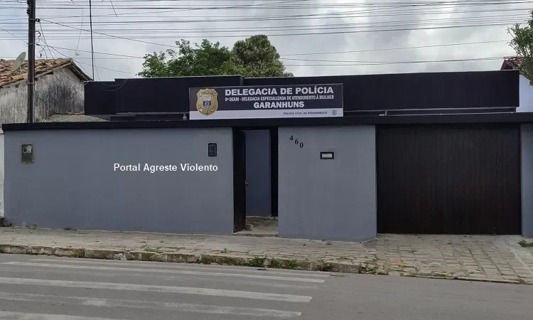 HOMEM É PRESO EM FLAGRANTE APÓS AGREDIR E AMEAÇAR COMPANHEIRA NA PRESENÇA DAS FILHAS, EM GARANHUNS