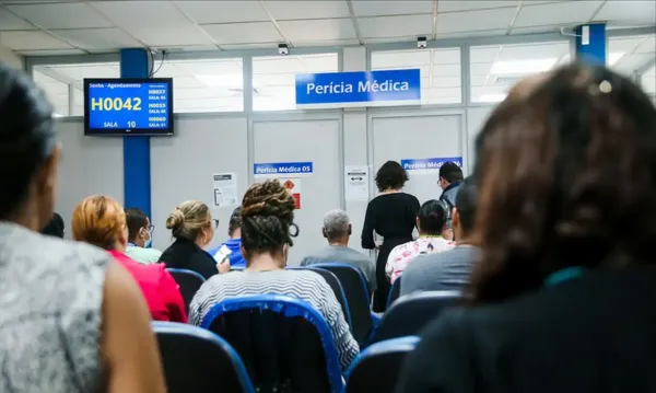 Fila do INSS cai 59% e chega ao menor nível desde 2023