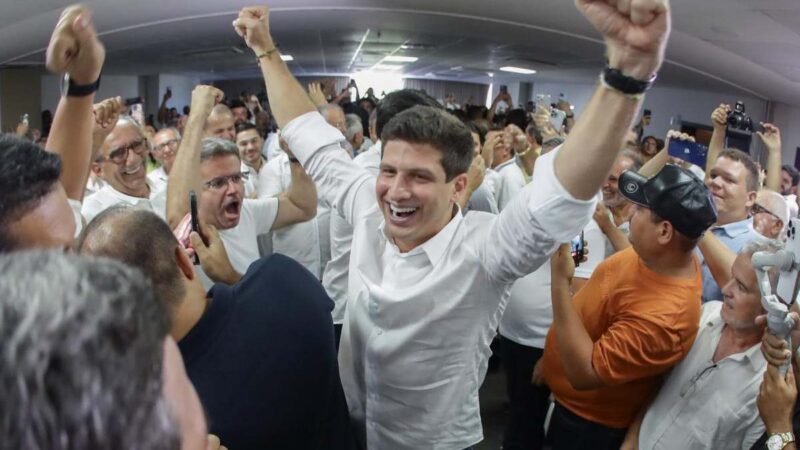  João Campos muda estratégia e traz de volta a experiência da era Eduardo Campos