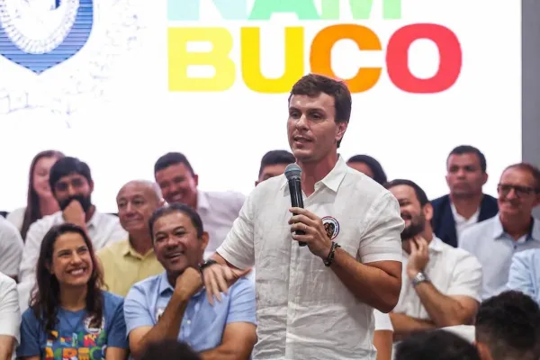 Aliados de Miguel Coelho se dividem no apoio para o governo estadual