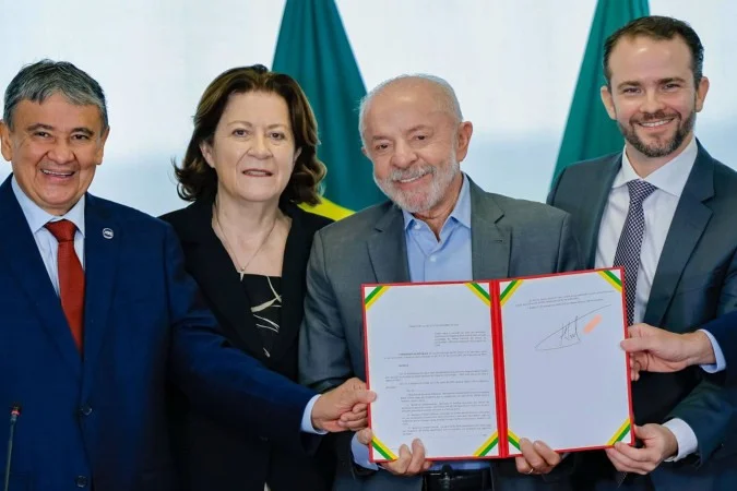 Lula anuncia reajuste de 15% para o Bolsa Família
