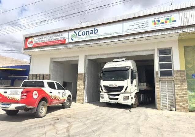 Sertão do Araripe: Balcão de vendas da Conab está abastecido com milho subsidiado para criadores das cidades consorciadas ao Cisape