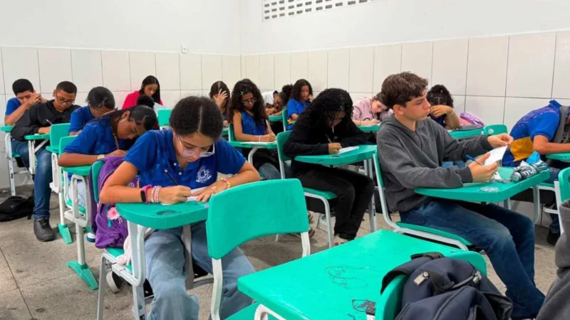 Brasil reduz diferença para países ricos no desempenho escolar, afirma OCDE