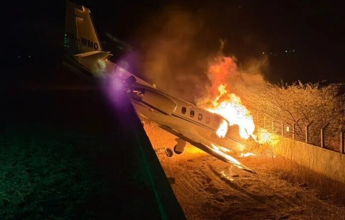 Susto: avião com cantor Rey Vaqueiro, pega fogo após sair da pista no Rio Grande do Norte