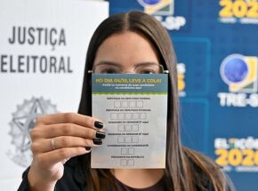 TRE-PE orienta eleitores sobre o uso da cola eleitoral e as proibições na cabine de votação