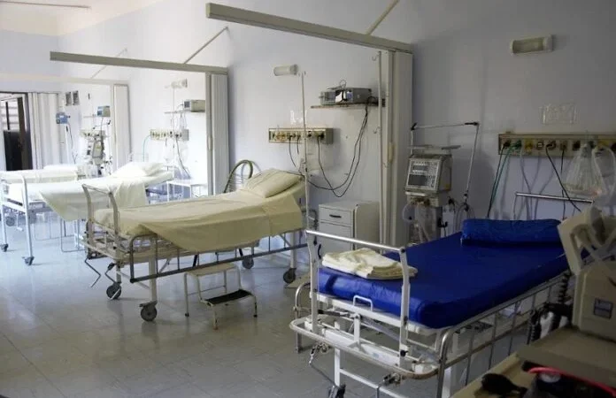 Atendimento ruim em hospitais e clínicas privadas vai ser punido e multa pode chegar a R$ 500 mil 