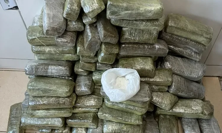 POLÍCIA MILITAR APREENDE QUASE 70 QUILOS DE MACONHA E COCAÍNA EM CABROBÓ