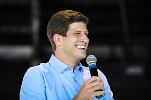 João Campos cresce e lidera com 48% das intenções de voto, aponta pesquisa