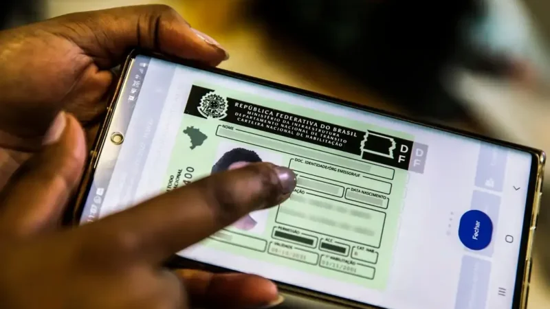 CNH digital tem validade nacional, mas motoristas precisam ficar atentos às regras