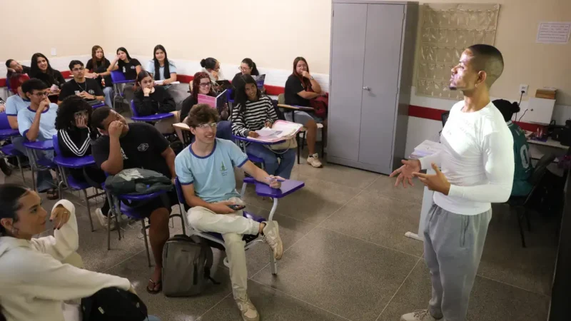 Enem 2026: inscritos automaticamente devem escolher idioma até 18 de outubro