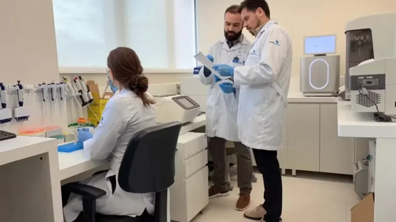 Exame de sangue para Alzheimer chega ao Brasil e custa cerca de R$ 3 mil