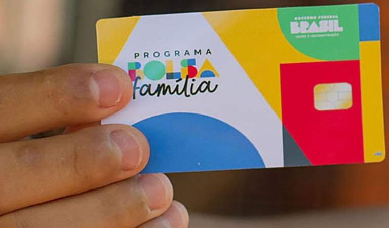 Bolsa Família de outubro começa dia 19 com piso reajustado para R$ 691
