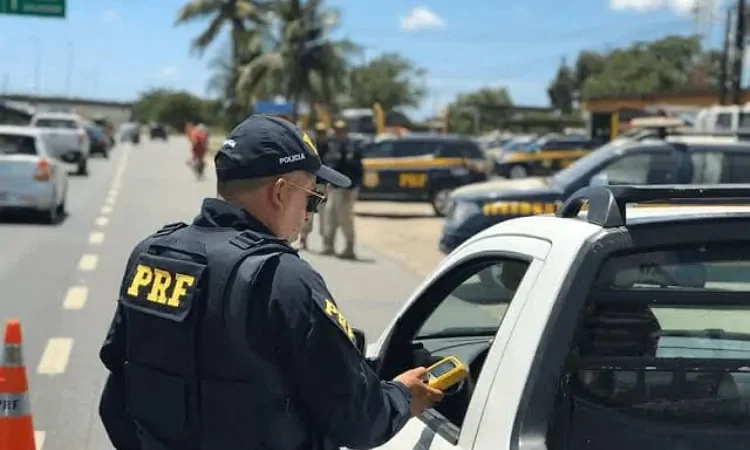 PRF INTENSIFICA FISCALIZAÇÃO DURANTE OPERAÇÃO FINADOS EM PERNAMBUCO