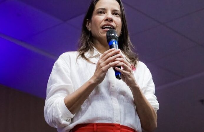 Raquel Lyra anuncia pagamento de bônus da educação para 30 de outubro