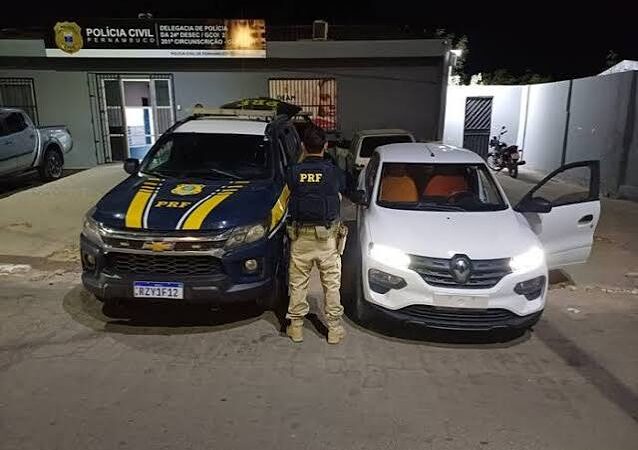 PRF apreende em Ouricuri carro com sinais de adulteração e registro de roubo no Recife
