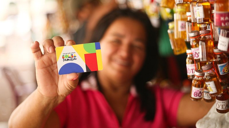 Bolsa Família de R$ 691 começa a ser pago em outubro; veja calendário