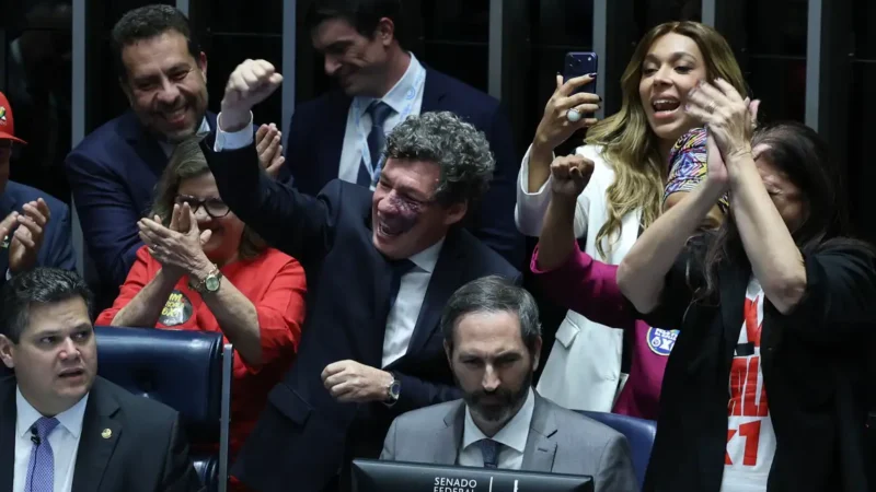 Senado aprova fim da escala 6×1 e PEC vai a promulgação