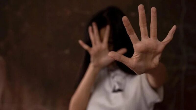 Mulher pega faca e dá mordida para não ser mais agredida em Serra Talhada